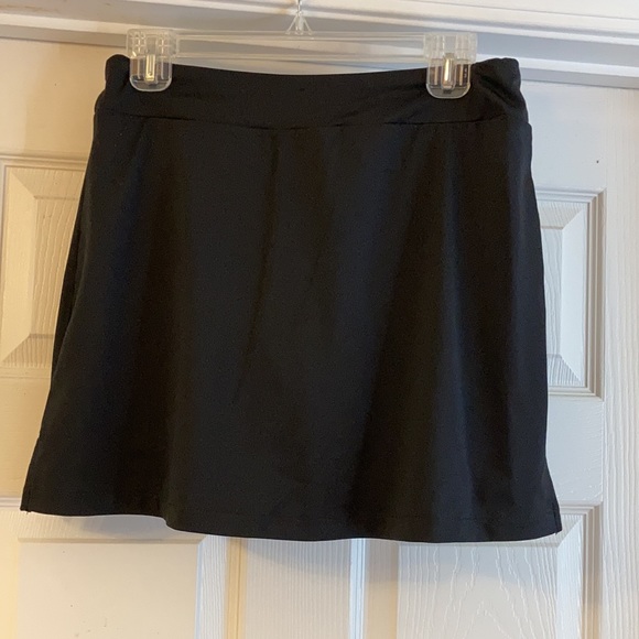 Athletic skort by “be inspired”- black size small -elastic waist with key pocket - Picture 6 of 9